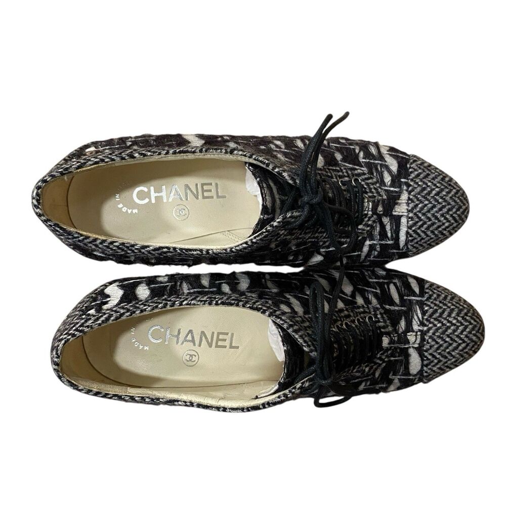 CHANEL Tweed Lace Up Booties Heels EU 37 Black White Ankle Boots -Authenticated - Picture 5 of 15
